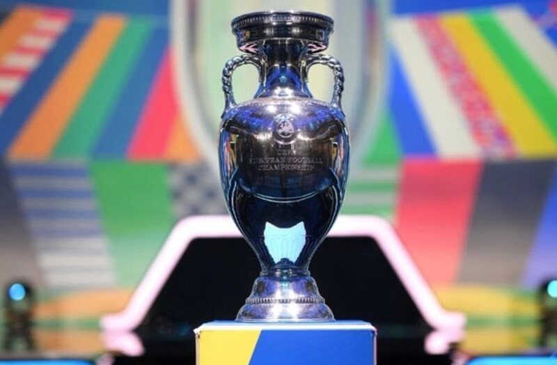 Euro là giải vô địch bóng đá châu Âu dành cho các đội tuyển quốc gia nam, do UEFA tổ chức.